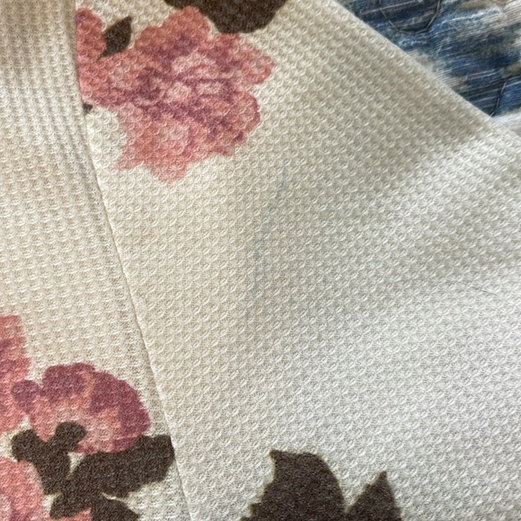 💕Super Cute Wafered Long Sleeved Crop Tope with Roses Retro colors💕 - Picture 11 of 11